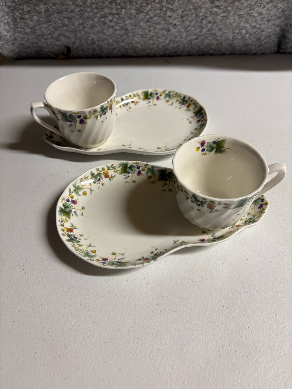 Sweet Living Collection White Ceramic set